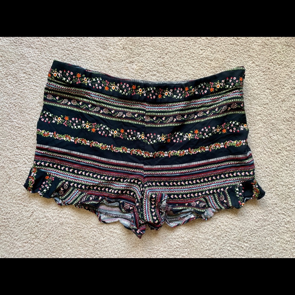 Floral Patterned Black Women's Shorts